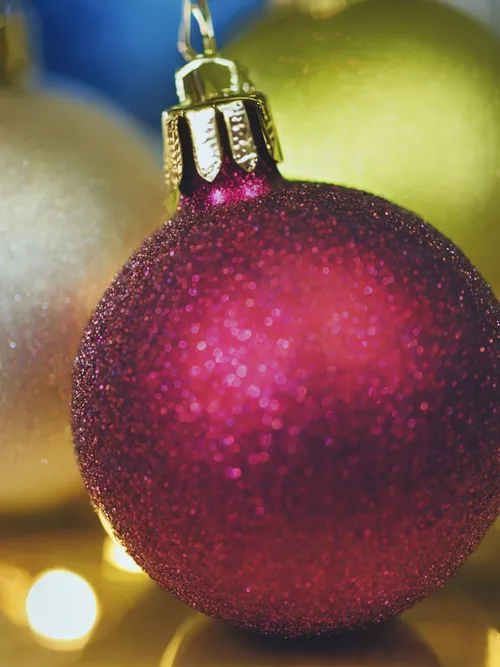 Vibrant Christmas Ornaments FREE Stock Photo, glitter background, celebration, decoration picture